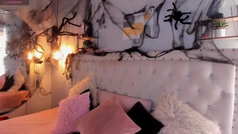 Snapshot of atenea_klett_ chatting on 11.01.25 ATENEA online show from 11.01.25