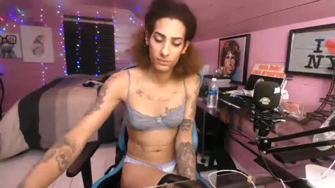   xoxo G0DD3SS xoxox    online show from 01.30.25
