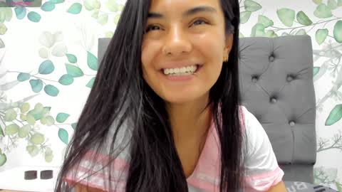 Snapshot of atilana_diaz chatting on 12.20.24 Atilana Diaz online show from 12.20.24