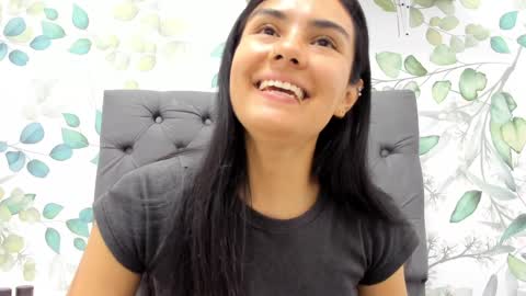Snapshot of atilana_diaz chatting on 12.31.24 Atilana Diaz online show from 12.31.24