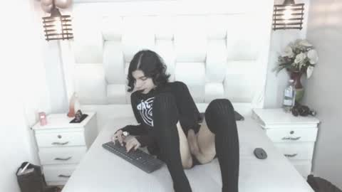 Snapshot of atley_dolly_ chatting on 10.06.25 ATLEY online show from 10.06.25