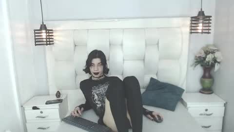 Snapshot of atley_dolly_ chatting on 10.08.25 ATLEY online show from 10.08.25