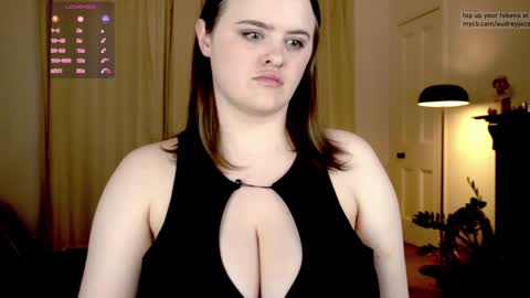Snapshot of audreyjacq chatting on 01.06.25 Audrey Jacq online show from 01.06.25