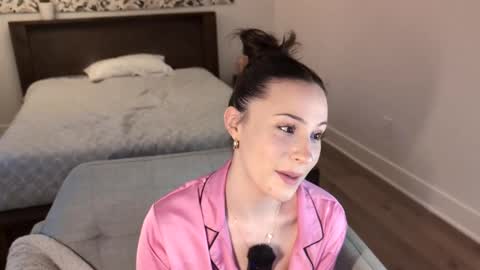 Miss Audrey online show from 02.02.25