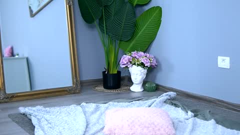 Isabella online show from 12.24.24