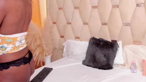 Aurora Queen  online show from 09.15.25