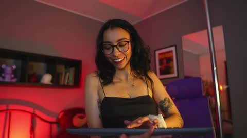  A U R A           online show from 11.07.25