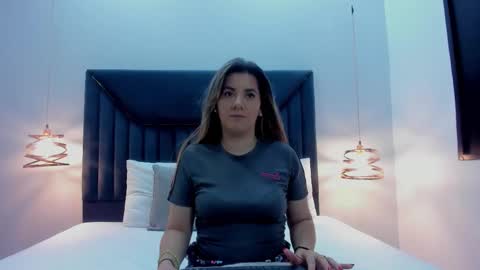 Aura Evans online show from 09.20.25