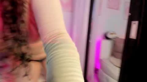 Snapshot of aurora_aaa chatting on 10.23.25 Aurora online show from 10.23.25