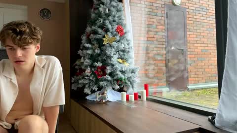 Hey Im Aurora - the spark you wont forget. online show from 11.23.25