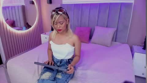 Snapshot of aurora_blonde chatting on 07.17.26 aurora_blonde online show from 07.17.26