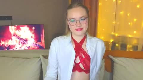 Snapshot of aurora_golden chatting on 12.14.24 Kate online show from 12.14.24