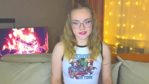 Snapshot of aurora_golden chatting on 12.16.24 Kate online show from 12.16.24