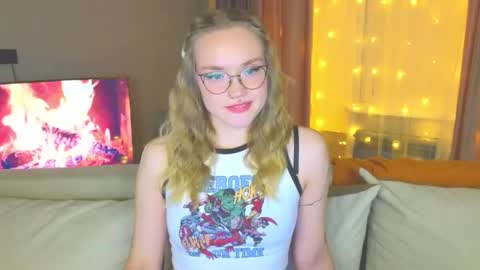 Snapshot of aurora_golden chatting on 12.16.24 Kate online show from 12.16.24