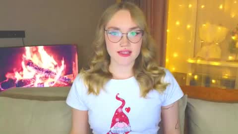 Snapshot of aurora_golden chatting on 12.26.24 Kate online show from 12.26.24