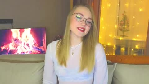 Snapshot of aurora_golden chatting on 12.30.24 Kate online show from 12.30.24