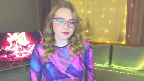 Snapshot of aurora_golden chatting on 01.04.25 Kate online show from 01.04.25