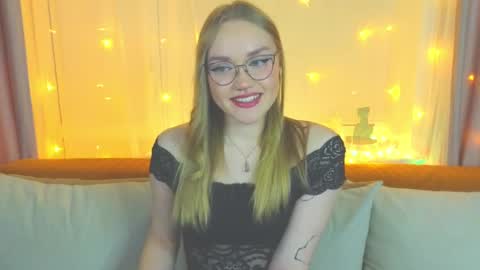 Snapshot of aurora_golden chatting on 01.31.25 Kate online show from 01.31.25