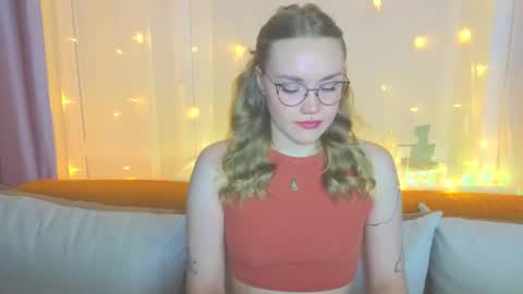 Snapshot of aurora_golden chatting on 02.02.25 Kate online show from 02.02.25