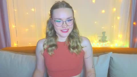 Snapshot of aurora_golden chatting on 02.02.25 Kate online show from 02.02.25