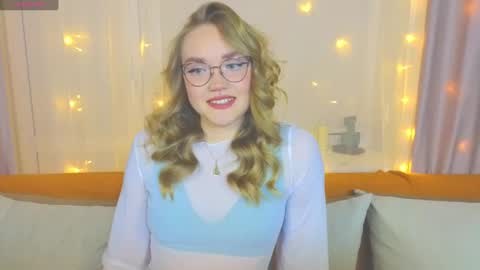 Snapshot of aurora_golden chatting on 02.20.25 Kate online show from 02.20.25