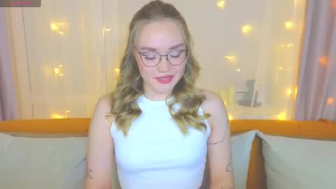 Snapshot of aurora_golden chatting on 02.22.25 Kate online show from 02.22.25