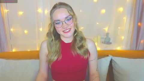 Snapshot of aurora_golden chatting on 02.28.25 Kate online show from 02.28.25