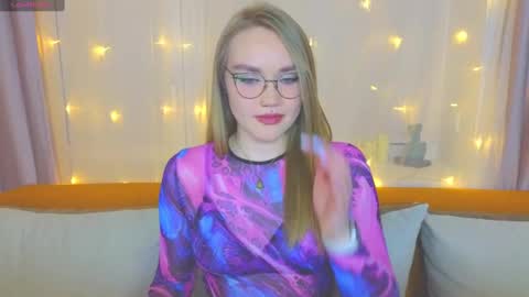 Snapshot of aurora_golden chatting on 03.06.25 Kate online show from 03.06.25