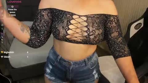 Snapshot of aurora_johnson_ chatting on 12.17.24 A U R O R A online show from 12.17.24