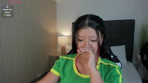 Snapshot of aurora_johnson_ chatting on 01.04.25 A U R O R A online show from 01.04.25