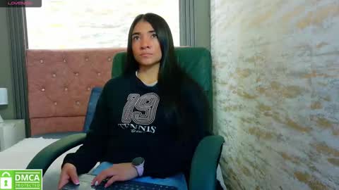 Snapshot of aurora_jones1 chatting on 09.12.25 Aurora online show from 09.12.25