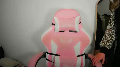 cute online show from 09.26.25