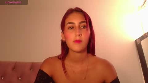 Snapshot of aurora_petit_ chatting on 05.28.26 aurora petit online show from 05.28.26
