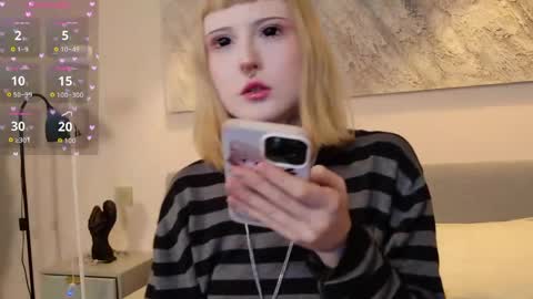 Snapshot of aurora_radiance chatting on 05.11.26 Serena online show from 05.11.26