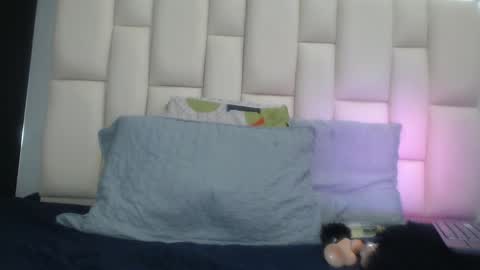 auroraa_miller online show from 01.09.25