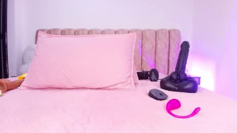 auroraa_miller online show from 11.18.25