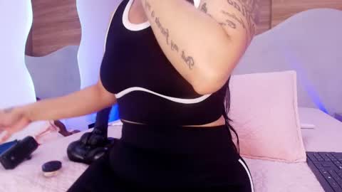 auroraa_miller online show from 05.20.26