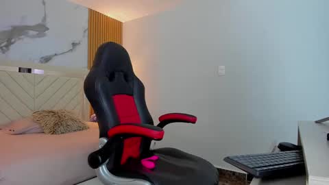 auroramartin2 online show from 10.09.25