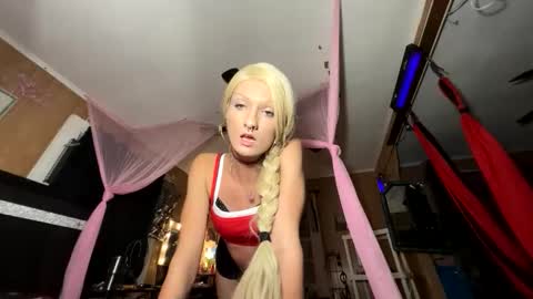 Snapshot of auroranightsxxx chatting on 05.14.26 Destiny Nicole online show from 05.14.26