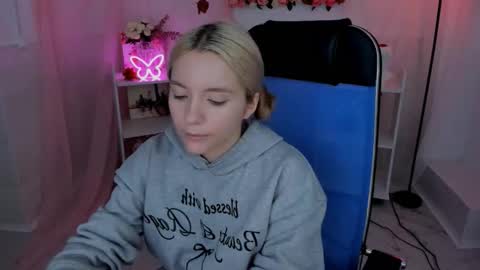 aurorawrenfield online show from 09.09.25