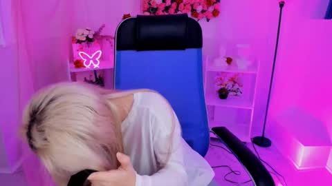 aurorawrenfield online show from 09.11.25