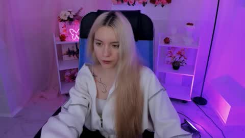 aurorawrenfield online show from 09.23.25