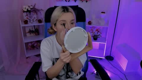 aurorawrenfield online show from 09.30.25