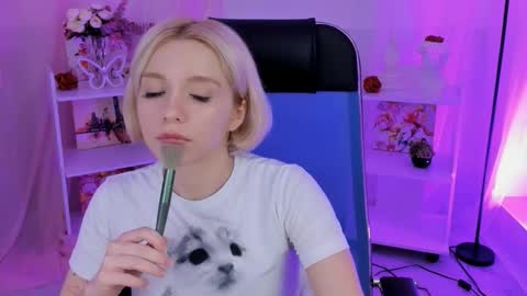 aurorawrenfield online show from 10.28.25