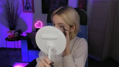 aurorawrenfield online show from 11.26.25