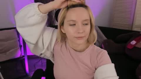 aurorawrenfield online show from 02.03.26