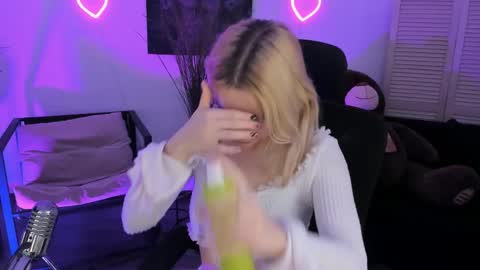 aurorawrenfield online show from 04.02.26