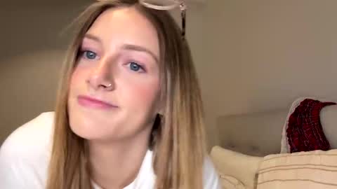 Molly May  online show from 04.04.26