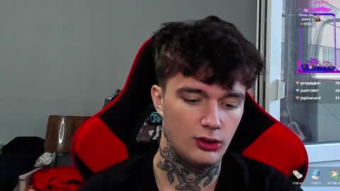 Snapshot of austen_milker chatting on 12.27.24 Austen online show from 12.27.24