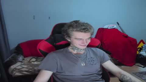 Snapshot of austen_milker chatting on 10.23.25 Austen online show from 10.23.25